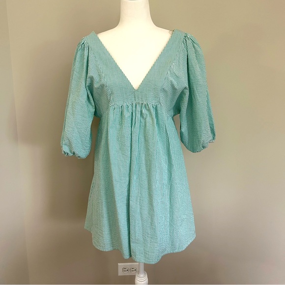 Urban Outfitters low neck puff sleeve dress - Picture 1 of 2